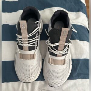 On Cloud Cloudnova sneakers